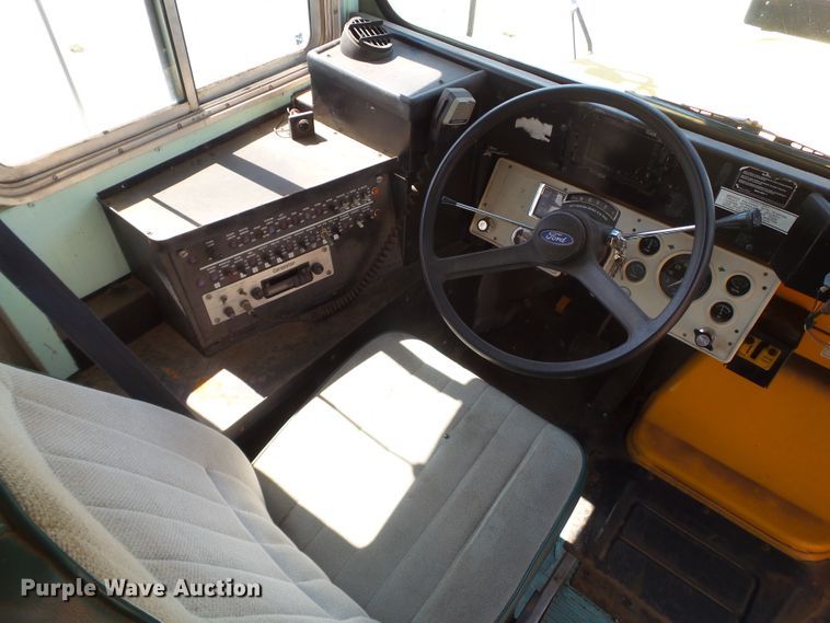 image for item GC9046 1995 Ford B800 school bus