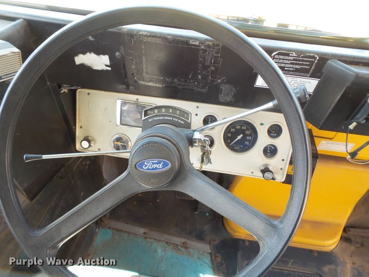 image for item GC9046 1995 Ford B800 school bus