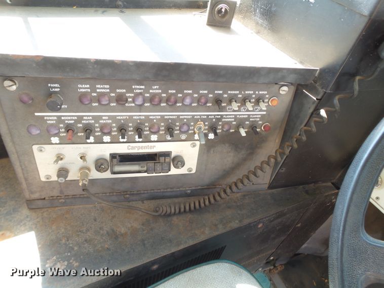 image for item GC9046 1995 Ford B800 school bus