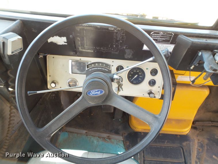 image for item GC9046 1995 Ford B800 school bus