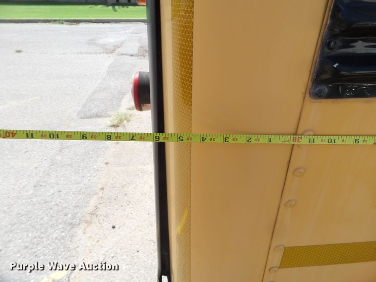 image for item GC9046 1995 Ford B800 school bus