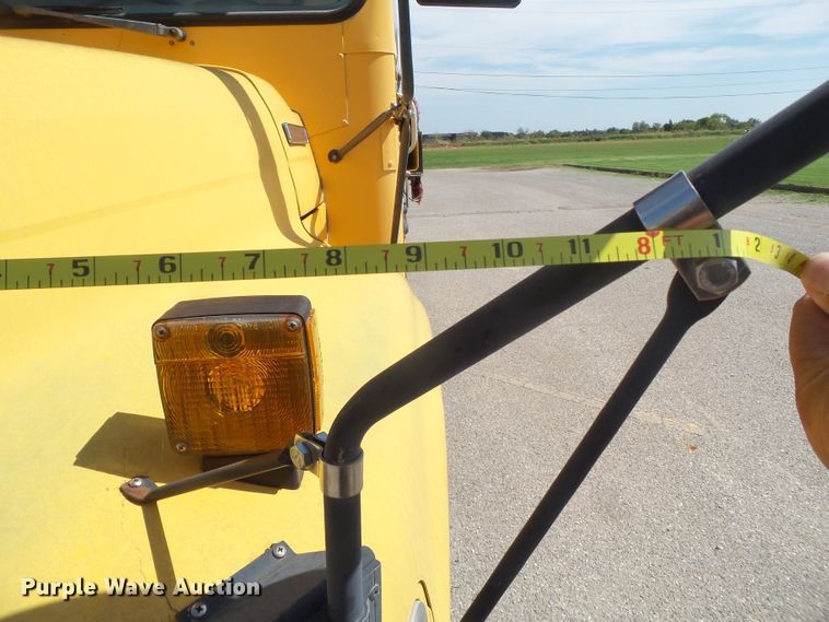 image for item GC9046 1995 Ford B800 school bus