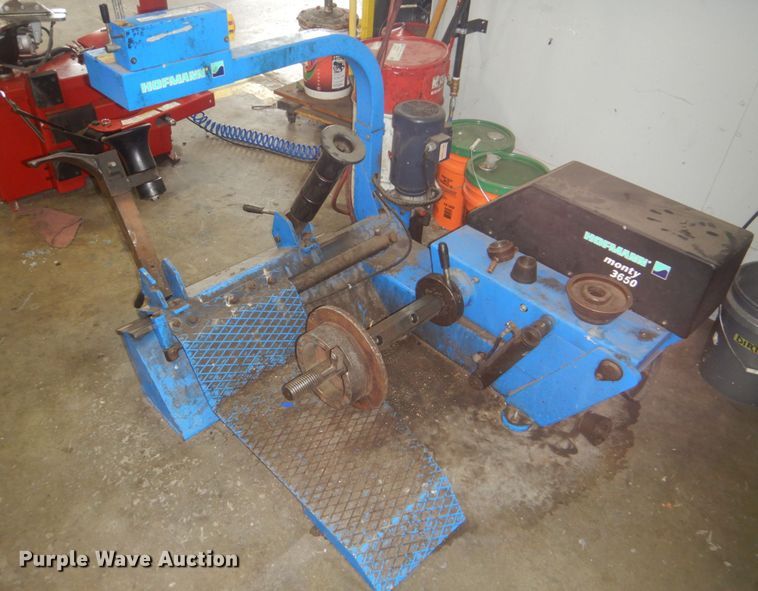 image for item GC9524 Hofman Monty 3650 tire machine