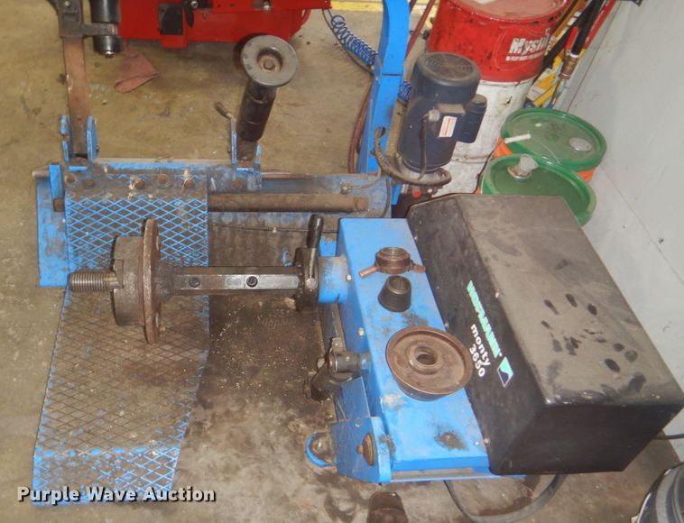 image for item GC9524 Hofman Monty 3650 tire machine