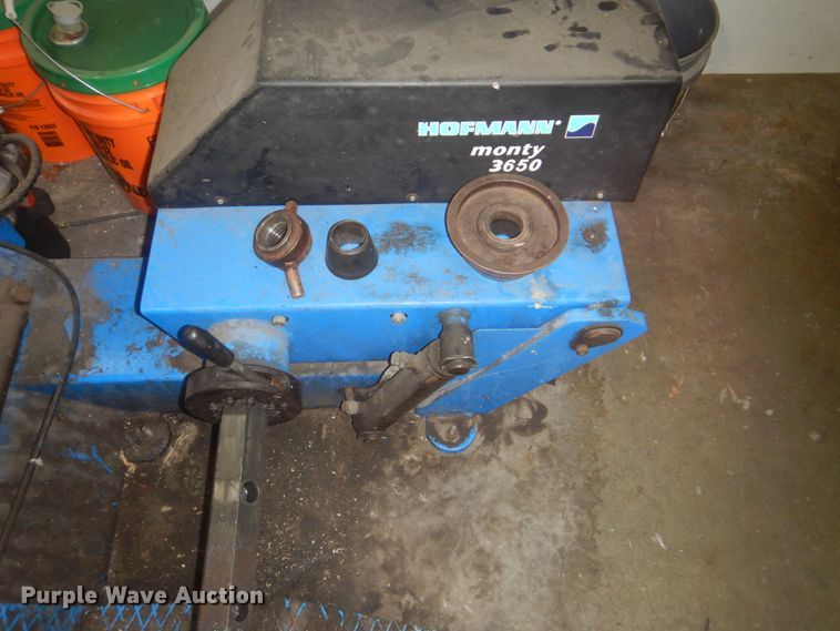 image for item GC9524 Hofman Monty 3650 tire machine