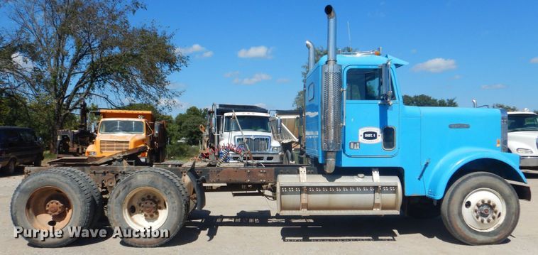 image for item GC9551 1989 Freightliner FLC semi truck