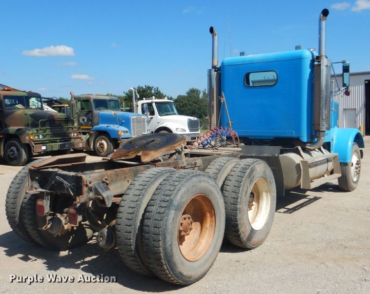 image for item GC9551 1989 Freightliner FLC semi truck