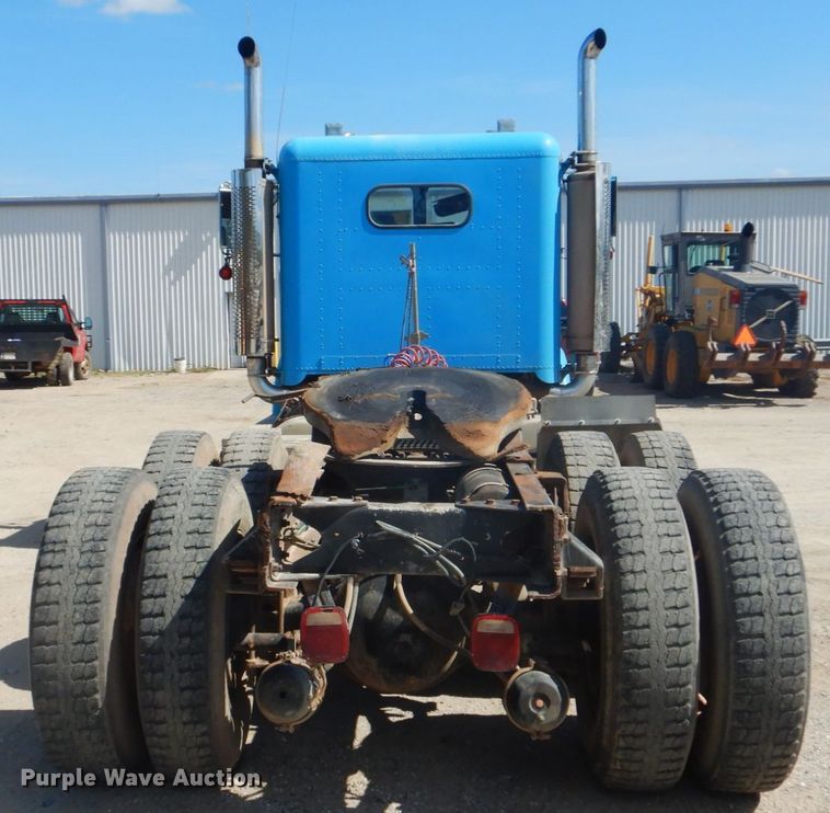 image for item GC9551 1989 Freightliner FLC semi truck