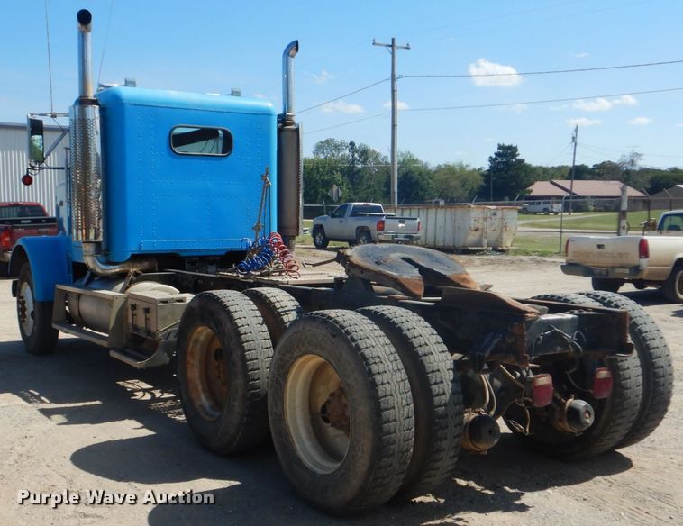 image for item GC9551 1989 Freightliner FLC semi truck