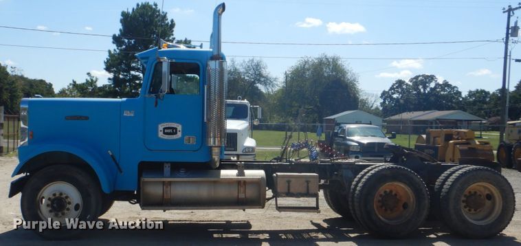 image for item GC9551 1989 Freightliner FLC semi truck