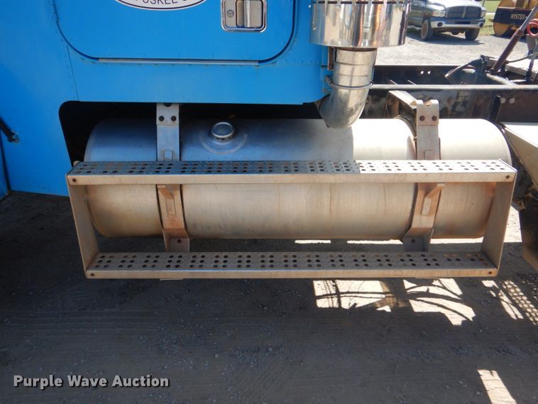 image for item GC9551 1989 Freightliner FLC semi truck