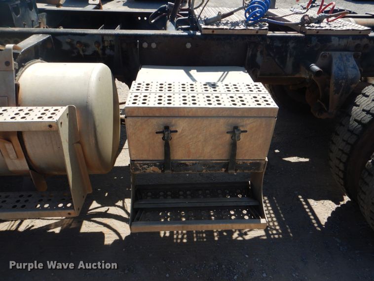 image for item GC9551 1989 Freightliner FLC semi truck