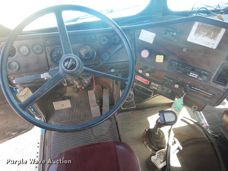 image for item GC9551 1989 Freightliner FLC semi truck