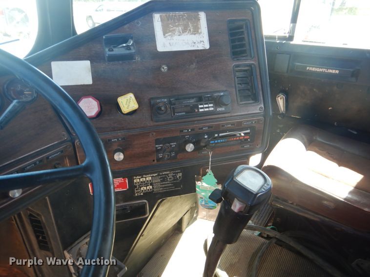 image for item GC9551 1989 Freightliner FLC semi truck