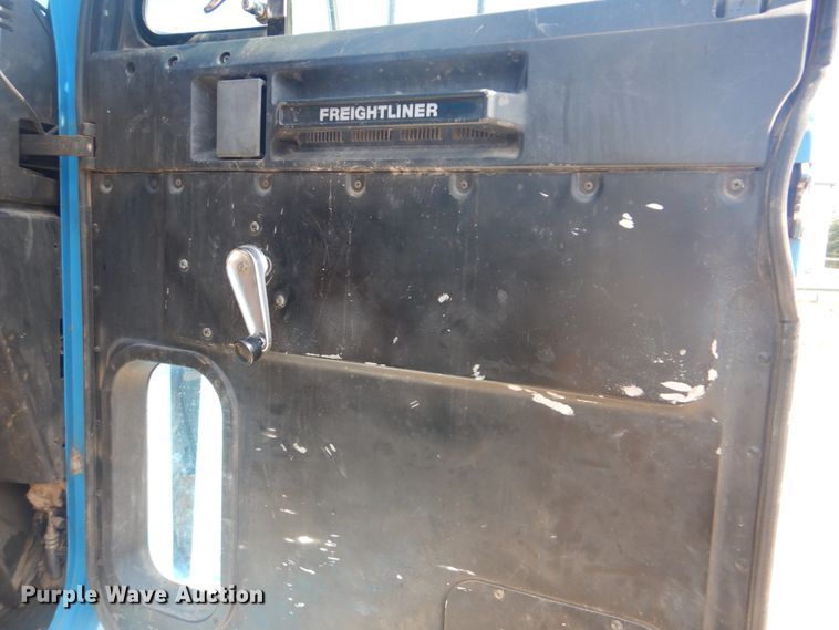 image for item GC9551 1989 Freightliner FLC semi truck