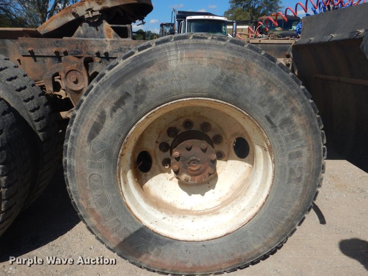 image for item GC9551 1989 Freightliner FLC semi truck