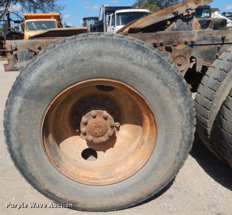 image for item GC9551 1989 Freightliner FLC semi truck