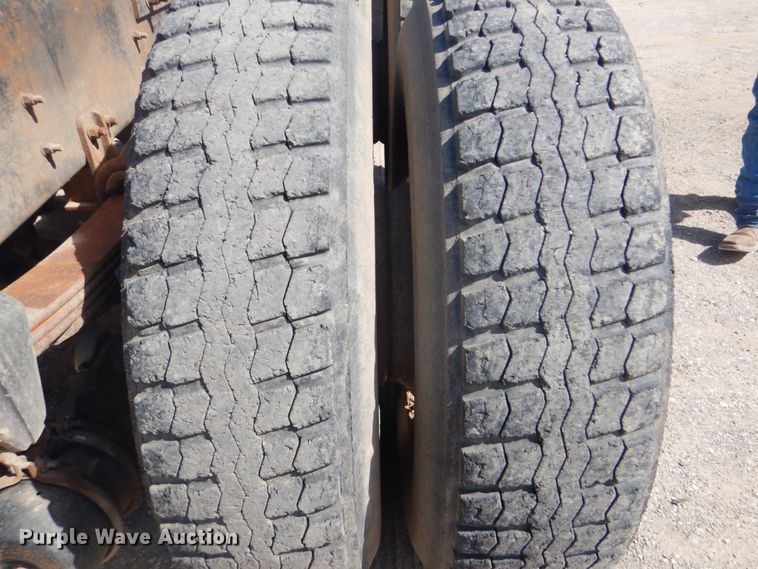 image for item GC9551 1989 Freightliner FLC semi truck