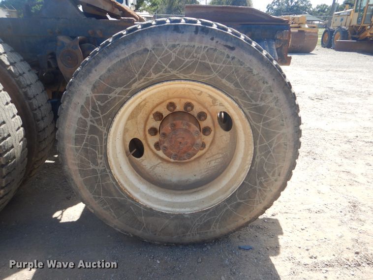 image for item GC9551 1989 Freightliner FLC semi truck