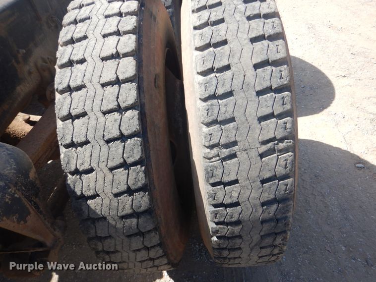 image for item GC9551 1989 Freightliner FLC semi truck