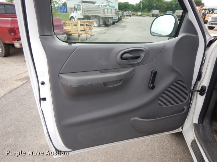 image for item GG9090 2003 Ford F150 SuperCab pickup truck