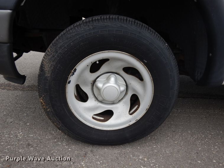 image for item GG9090 2003 Ford F150 SuperCab pickup truck