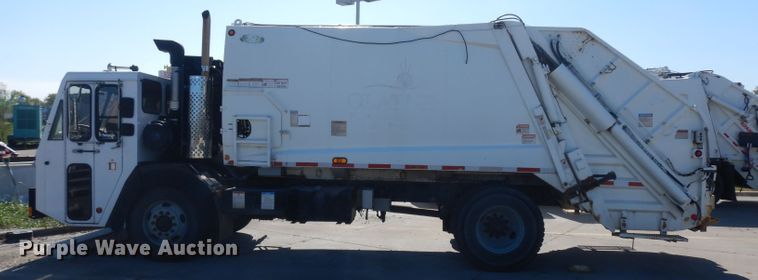 image for item GI9301 2008 Crane Carrier Low Entry refuse truck