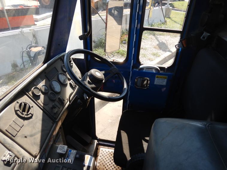 image for item GI9301 2008 Crane Carrier Low Entry refuse truck