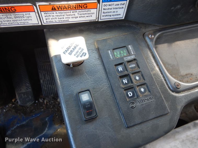 image for item GI9301 2008 Crane Carrier Low Entry refuse truck