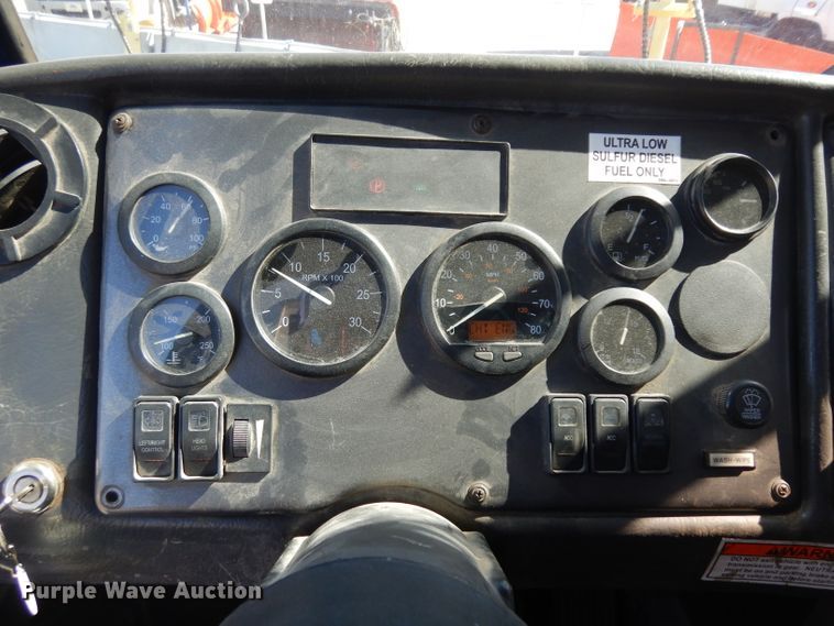 image for item GI9301 2008 Crane Carrier Low Entry refuse truck