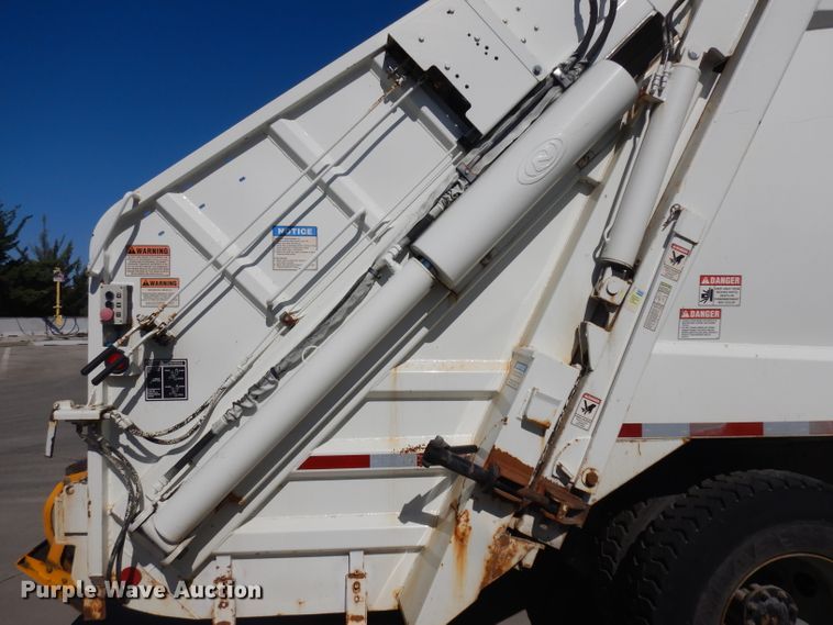 image for item GI9301 2008 Crane Carrier Low Entry refuse truck