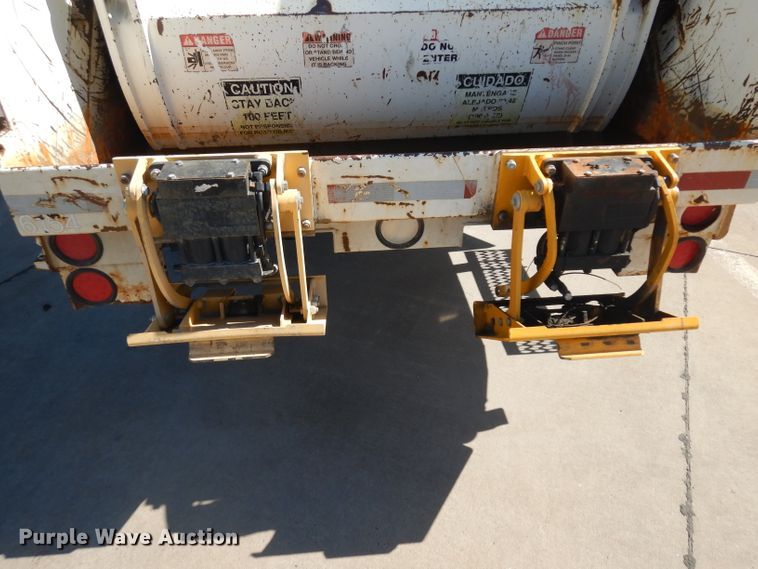 image for item GI9301 2008 Crane Carrier Low Entry refuse truck