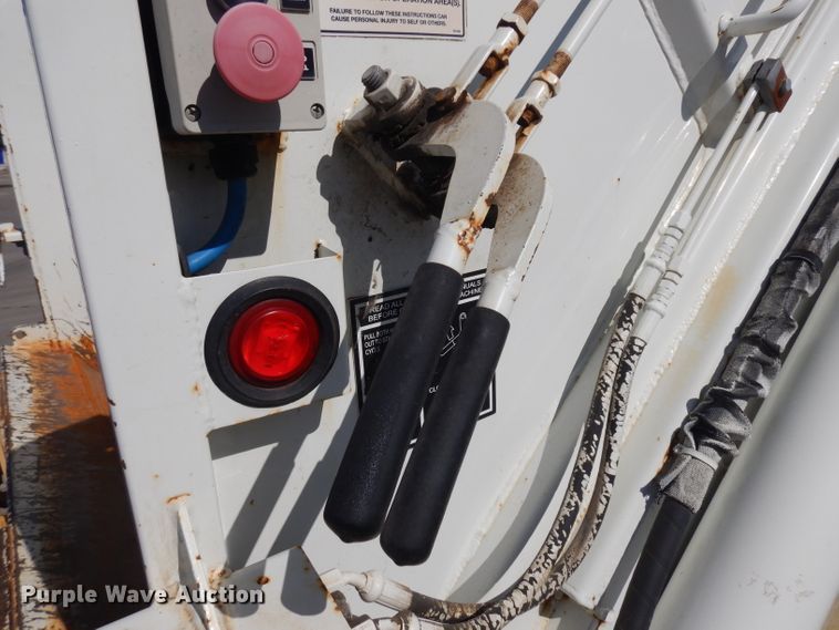 image for item GI9301 2008 Crane Carrier Low Entry refuse truck