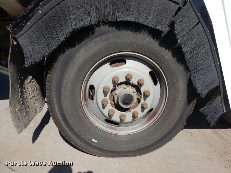 image for item GI9301 2008 Crane Carrier Low Entry refuse truck