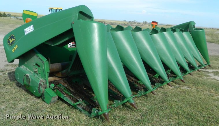 image for item DB4984 2007 John Deere 893 corn head