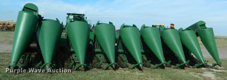 image for item DB4984 2007 John Deere 893 corn head