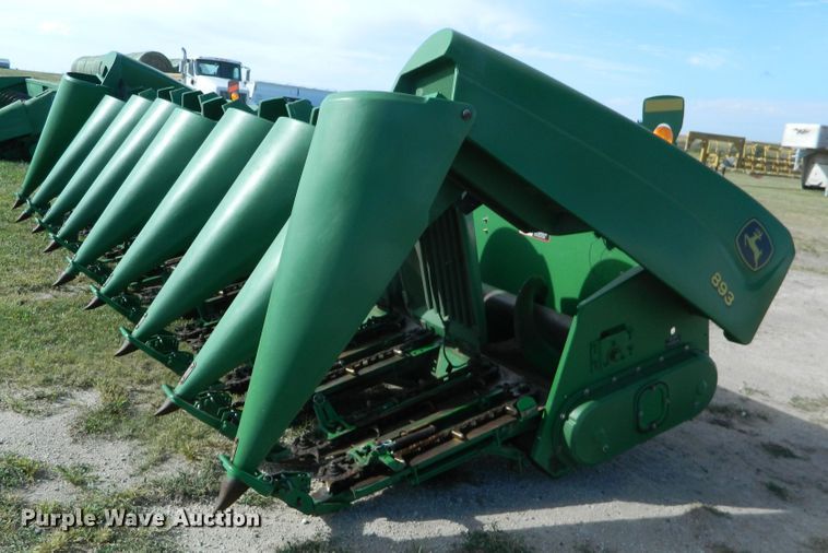 image for item DB4984 2007 John Deere 893 corn head