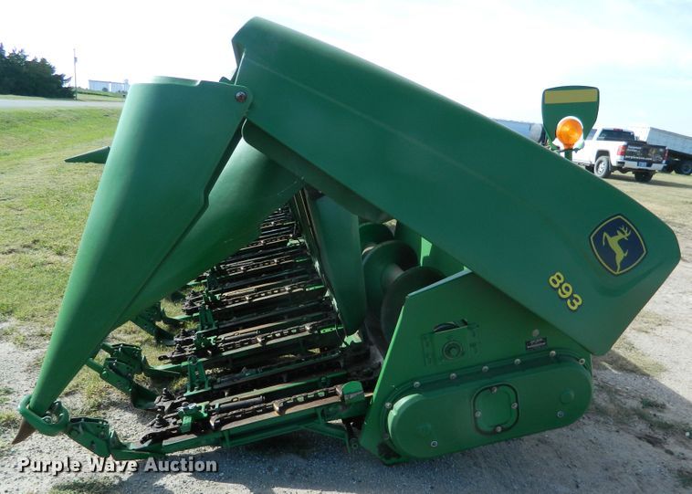 image for item DB4984 2007 John Deere 893 corn head