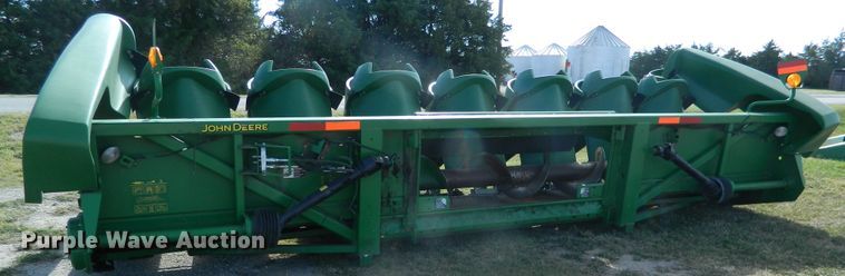 image for item DB4984 2007 John Deere 893 corn head