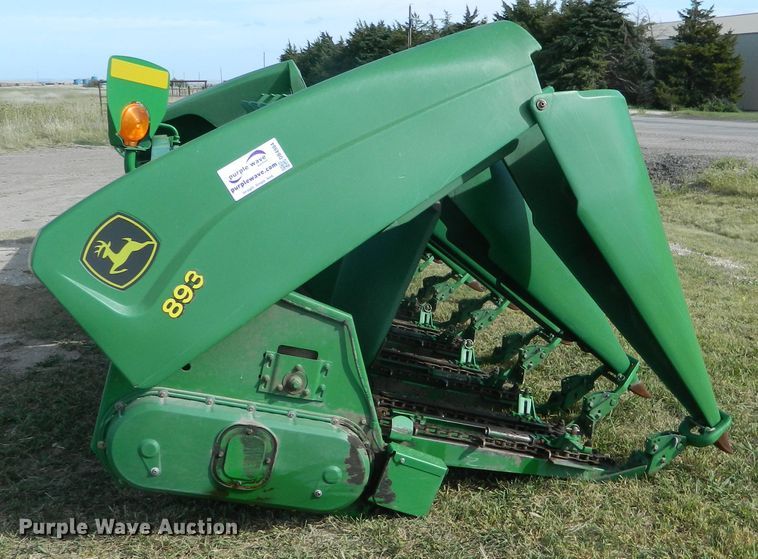 image for item DB4984 2007 John Deere 893 corn head
