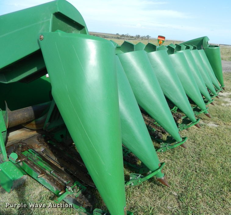 image for item DB4984 2007 John Deere 893 corn head