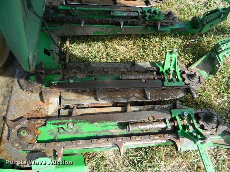 image for item DB4984 2007 John Deere 893 corn head