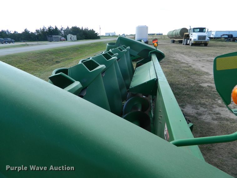 image for item DB4984 2007 John Deere 893 corn head