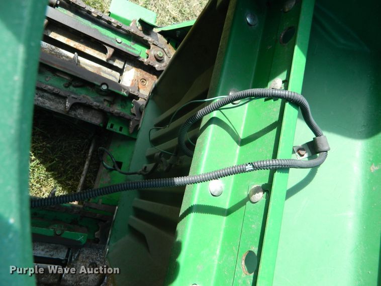 image for item DB4984 2007 John Deere 893 corn head