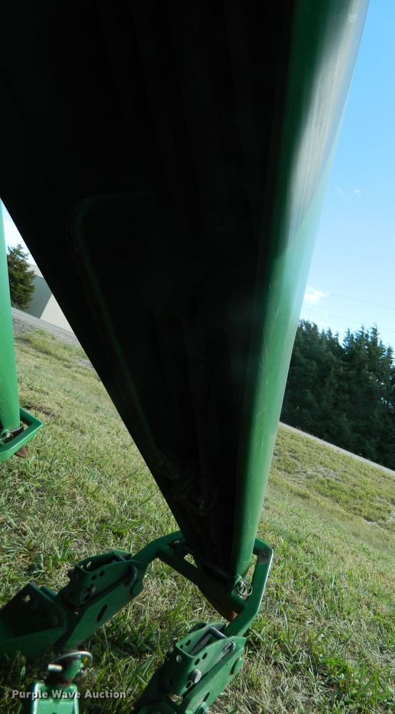 image for item DB4984 2007 John Deere 893 corn head