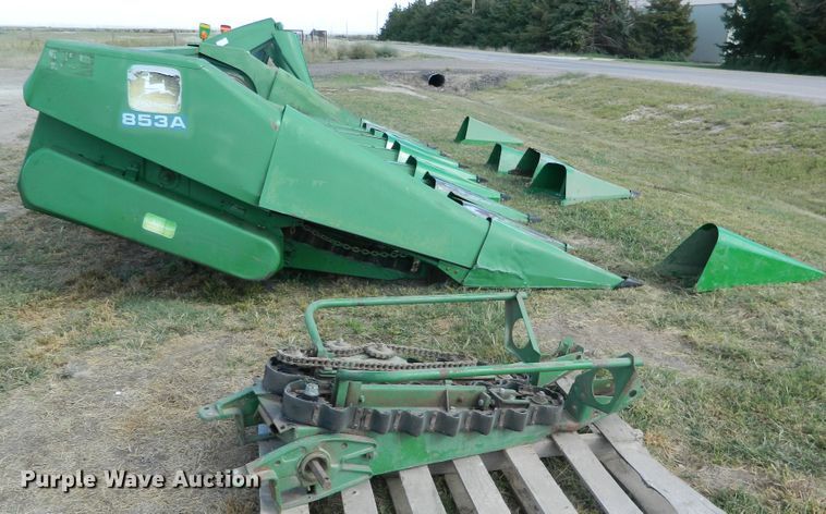 image for item DB4985 1983 John Deere 853A all-crop head