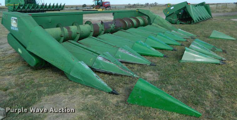 image for item DB4985 1983 John Deere 853A all-crop head