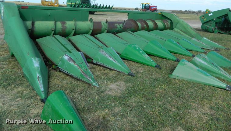 image for item DB4985 1983 John Deere 853A all-crop head