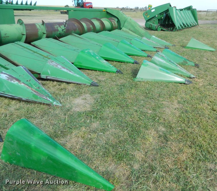 image for item DB4985 1983 John Deere 853A all-crop head