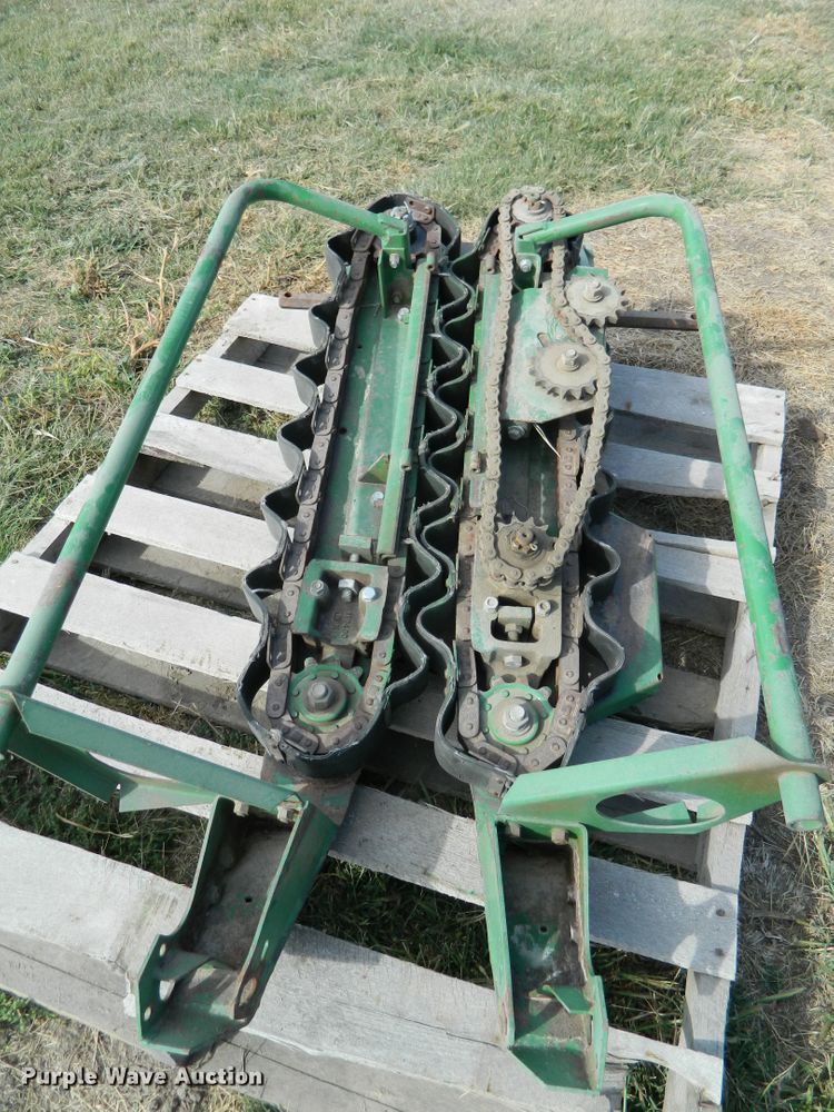 image for item DB4985 1983 John Deere 853A all-crop head